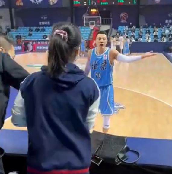 开云官网-CBA媒体人斗嘴球员被取消资格 周琦曾和她对线
